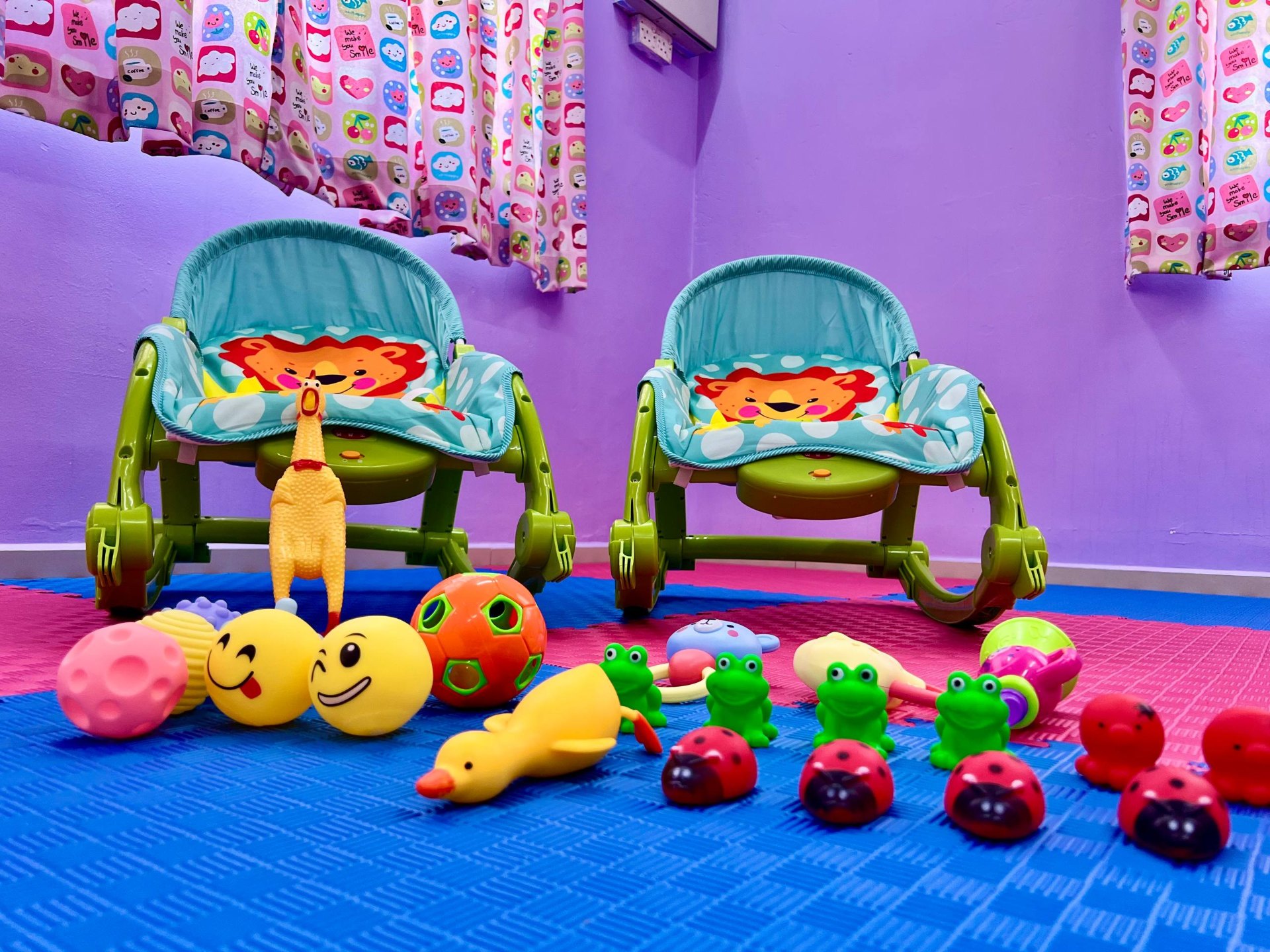 Kerusi bayi & mainan deria